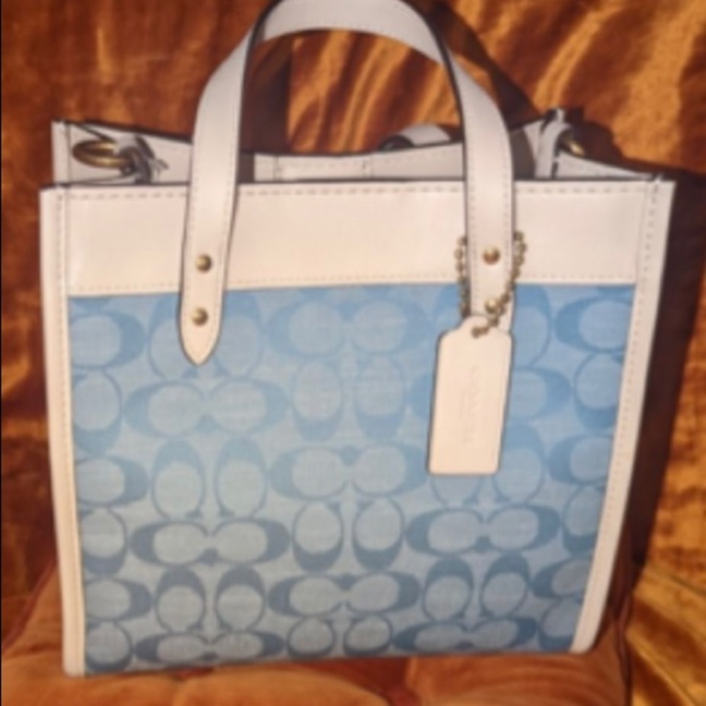 Field Tote 22 In Signature Chambray - image 2